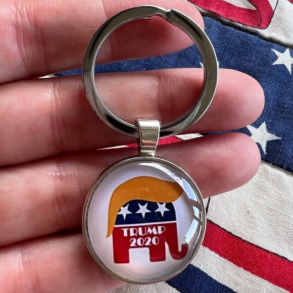 Reseller Bundle! Over 2.6 lbs TRUMP 2020 Collectible Keychains! Give as gifts! - Picture 2 of 9